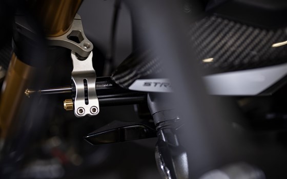 Umgebautes Motorrad Triumph Street Triple 765 Moto2 Edition von Triumph Emsland - Hertrampf Racing - Bild 9 Umgebautes Motorrad Triumph Street Triple 765 Moto2 Edition von Triumph Emsland - Hertrampf Racing - Bild 9