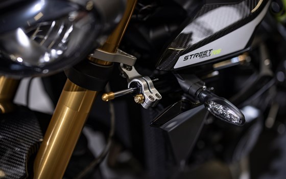 Umgebautes Motorrad Triumph Street Triple 765 Moto2 Edition von Triumph Emsland - Hertrampf Racing - Bild 13 Umgebautes Motorrad Triumph Street Triple 765 Moto2 Edition von Triumph Emsland - Hertrampf Racing - Bild 13
