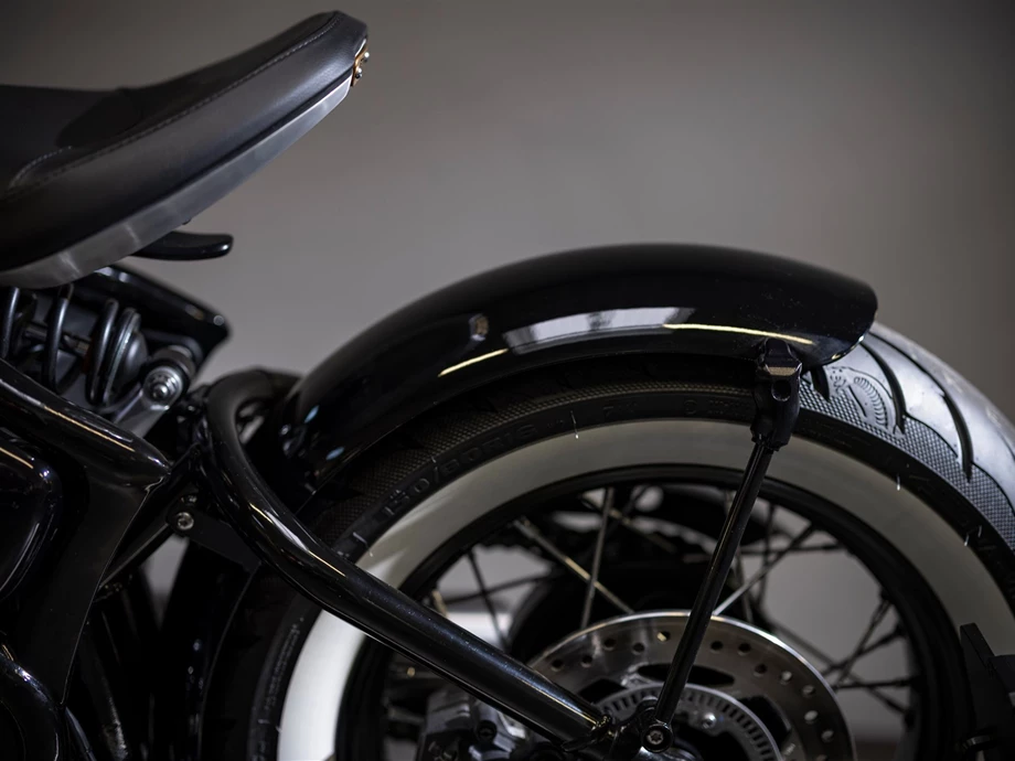 Umbgebautes Motorrad Triumph Bonneville Bobber Bild 11: Umbgebautes Motorrad Triumph Bonneville Bobber