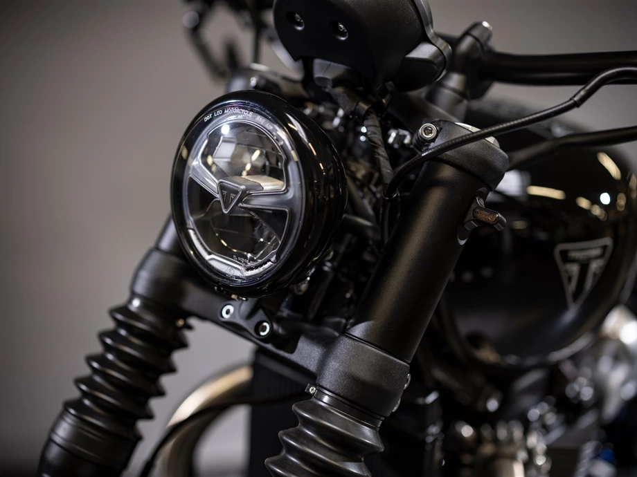 Umbgebautes Motorrad Triumph Bonneville Bobber Bild 17: Umbgebautes Motorrad Triumph Bonneville Bobber