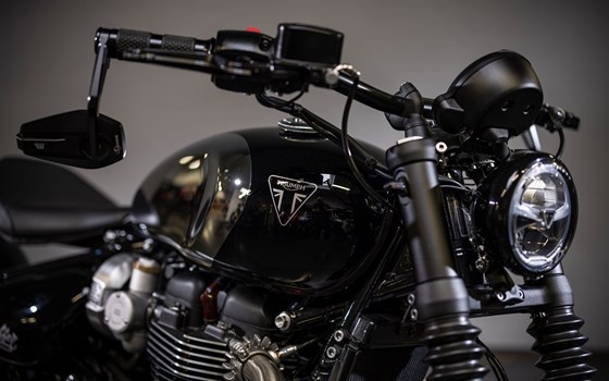 Umgebautes Motorrad Triumph Bonneville Bobber von Triumph Emsland - Hertrampf Racing - Bild 24 Umgebautes Motorrad Triumph Bonneville Bobber von Triumph Emsland - Hertrampf Racing - Bild 24