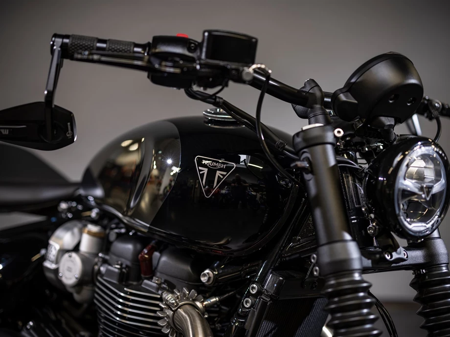 Umbgebautes Motorrad Triumph Bonneville Bobber Bild 24: Umbgebautes Motorrad Triumph Bonneville Bobber