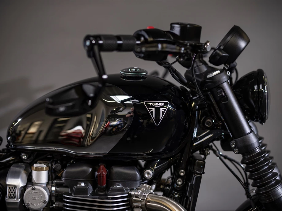 Umbgebautes Motorrad Triumph Bonneville Bobber Bild 29: Umbgebautes Motorrad Triumph Bonneville Bobber