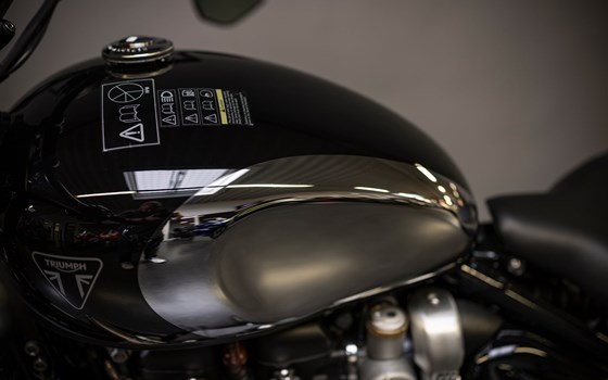 Umgebautes Motorrad Triumph Bonneville Bobber von Triumph Emsland - Hertrampf Racing - Bild 4 Umgebautes Motorrad Triumph Bonneville Bobber von Triumph Emsland - Hertrampf Racing - Bild 4