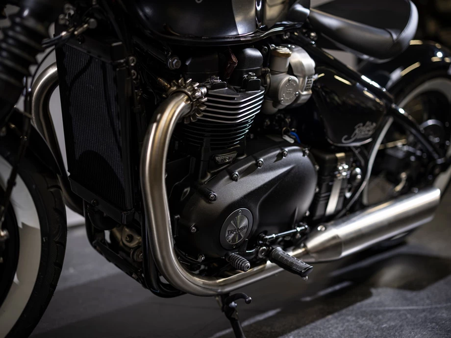 Umbgebautes Motorrad Triumph Bonneville Bobber Bild 6: Umbgebautes Motorrad Triumph Bonneville Bobber