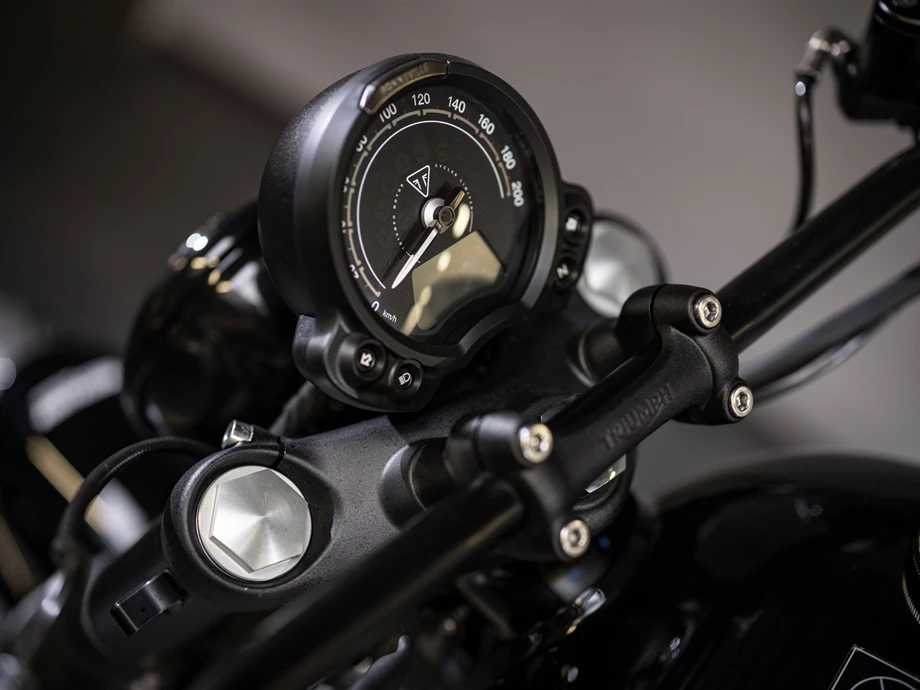 Umbgebautes Motorrad Triumph Bonneville Bobber Bild 8: Umbgebautes Motorrad Triumph Bonneville Bobber