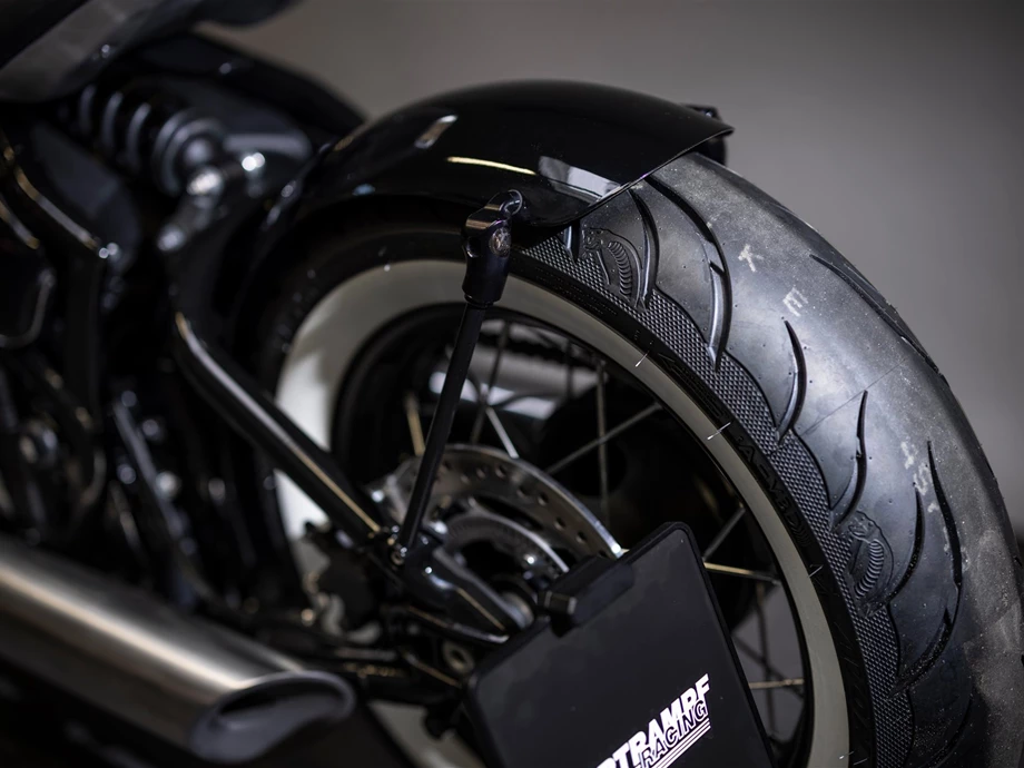 Umbgebautes Motorrad Triumph Bonneville Bobber Bild 9: Umbgebautes Motorrad Triumph Bonneville Bobber