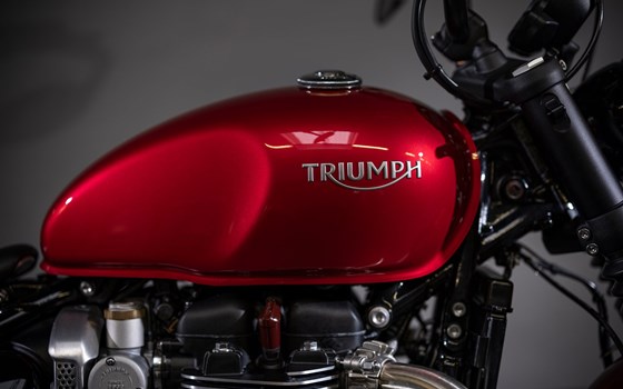 Umgebautes Motorrad Triumph Bonneville Bobber von Triumph Emsland - Hertrampf Racing - Bild 3 Umgebautes Motorrad Triumph Bonneville Bobber von Triumph Emsland - Hertrampf Racing - Bild 3