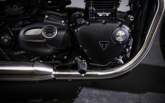 Umgebautes Motorrad Triumph Bonneville Bobber von Triumph Emsland - Hertrampf Racing - Bild 4 Umgebautes Motorrad Triumph Bonneville Bobber von Triumph Emsland - Hertrampf Racing - Bild 4