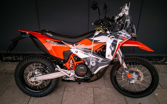 Umgebautes Motorrad KTM 690 Enduro R von Bräuer Motorradsport KG - Bild 1 Umgebautes Motorrad KTM 690 Enduro R von Bräuer Motorradsport KG - Bild 1