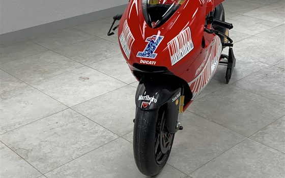 Umgebautes Motorrad Ducati Desmosedici RR von Zweiradparadies Denk GmbH & Co. KG - Bild 4 Umgebautes Motorrad Ducati Desmosedici RR von Zweiradparadies Denk GmbH & Co. KG - Bild 4