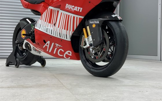 Umgebautes Motorrad Ducati Desmosedici RR von Zweiradparadies Denk GmbH & Co. KG - Bild 5 Umgebautes Motorrad Ducati Desmosedici RR von Zweiradparadies Denk GmbH & Co. KG - Bild 5