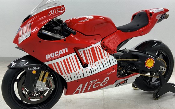 Umgebautes Motorrad Ducati Desmosedici RR von Zweiradparadies Denk GmbH & Co. KG - Bild 9 Umgebautes Motorrad Ducati Desmosedici RR von Zweiradparadies Denk GmbH & Co. KG - Bild 9