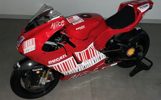 Umgebautes Motorrad Ducati Desmosedici RR von Zweiradparadies Denk GmbH & Co. KG - Bild 10 Umgebautes Motorrad Ducati Desmosedici RR von Zweiradparadies Denk GmbH & Co. KG - Bild 10