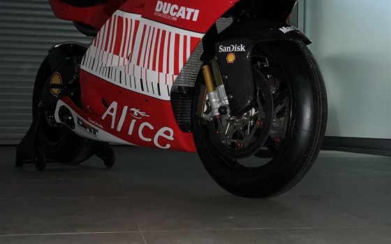 Umgebautes Motorrad Ducati Desmosedici RR von Zweiradparadies Denk GmbH & Co. KG - Bild 11 Umgebautes Motorrad Ducati Desmosedici RR von Zweiradparadies Denk GmbH & Co. KG - Bild 11