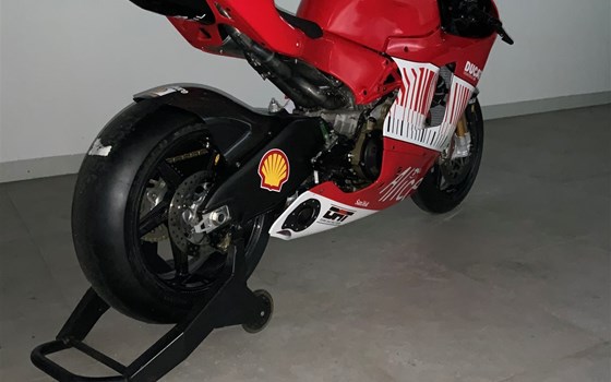 Umgebautes Motorrad Ducati Desmosedici RR von Zweiradparadies Denk GmbH & Co. KG - Bild 13 Umgebautes Motorrad Ducati Desmosedici RR von Zweiradparadies Denk GmbH & Co. KG - Bild 13