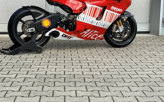 Umgebautes Motorrad Ducati Desmosedici RR von Zweiradparadies Denk GmbH & Co. KG - Bild 2 Umgebautes Motorrad Ducati Desmosedici RR von Zweiradparadies Denk GmbH & Co. KG - Bild 2