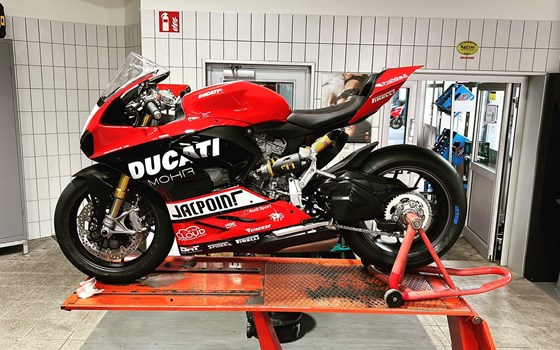 Umgebautes Motorrad Ducati Panigale V2 Bayliss 1st Championship 20th Anniversary von Zweiradparadies Denk GmbH & Co. KG - Bild 1 Umgebautes Motorrad Ducati Panigale V2 Bayliss 1st Championship 20th Anniversary von Zweiradparadies Denk GmbH & Co. KG - Bild 1