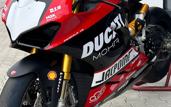 Umgebautes Motorrad Ducati Panigale V2 Bayliss 1st Championship 20th Anniversary von Zweiradparadies Denk GmbH & Co. KG - Bild 2 Umgebautes Motorrad Ducati Panigale V2 Bayliss 1st Championship 20th Anniversary von Zweiradparadies Denk GmbH & Co. KG - Bild 2