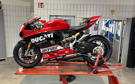 Umgebautes Motorrad Ducati Panigale V2 Bayliss 1st Championship 20th Anniversary von Zweiradparadies Denk GmbH & Co. KG - Bild 8 Umgebautes Motorrad Ducati Panigale V2 Bayliss 1st Championship 20th Anniversary von Zweiradparadies Denk GmbH & Co. KG - Bild 8