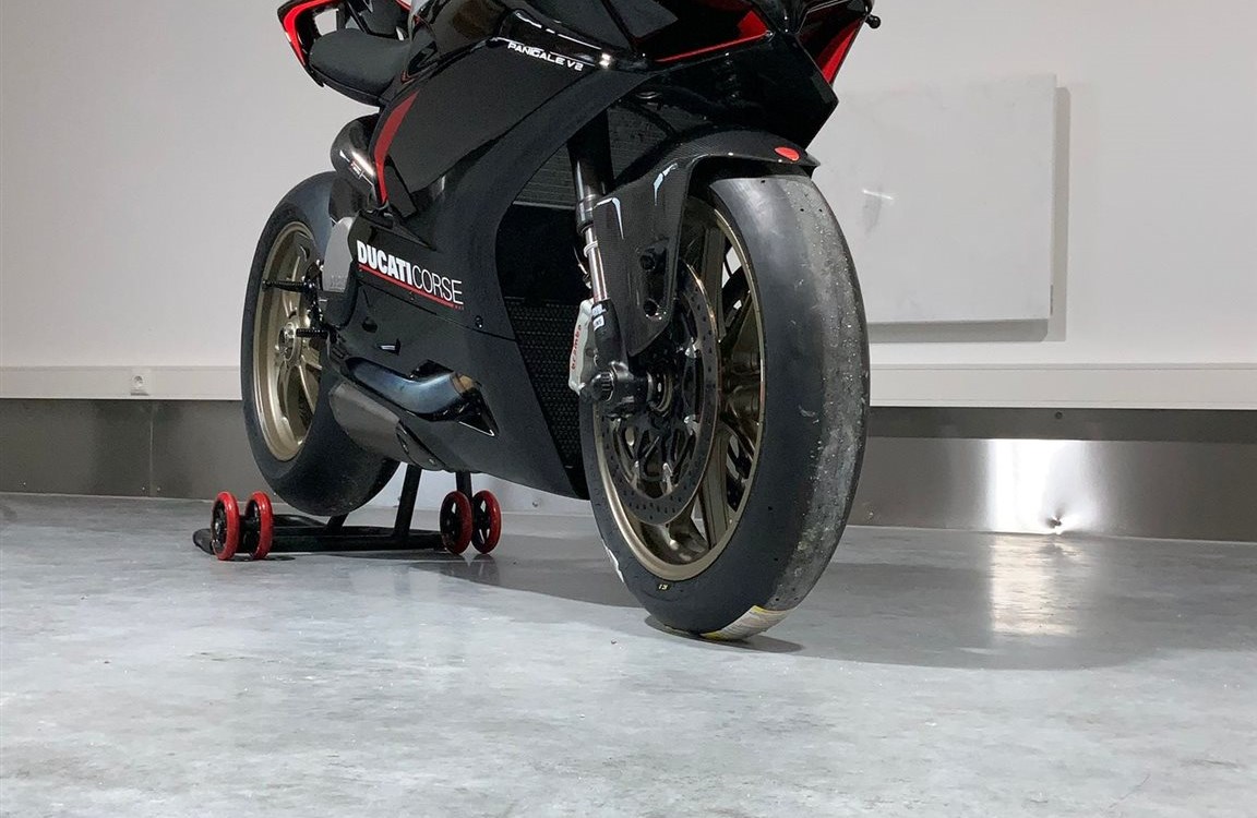Umbgebautes Motorrad Ducati Panigale V2