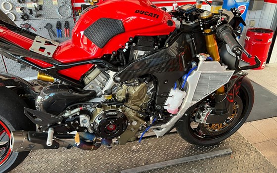Umgebautes Motorrad Ducati Panigale V4 von Zweiradparadies Denk GmbH & Co. KG - Bild 2 Umgebautes Motorrad Ducati Panigale V4 von Zweiradparadies Denk GmbH & Co. KG - Bild 2
