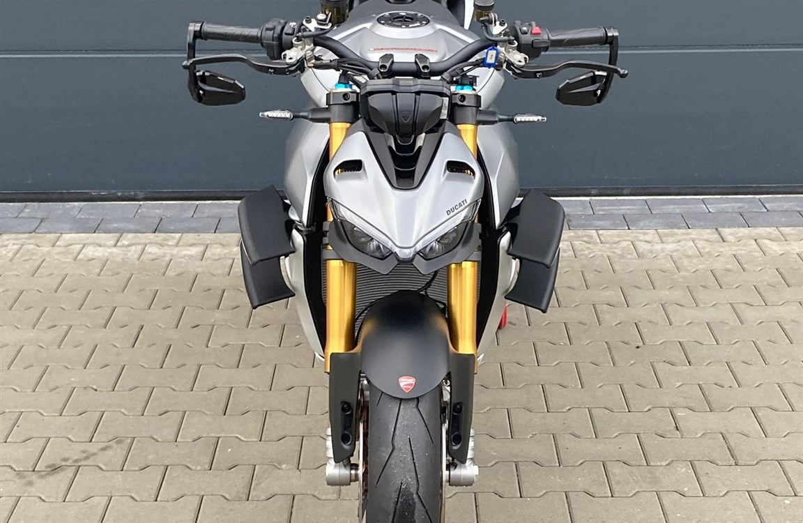 Umbgebautes Motorrad Ducati Streetfighter V4