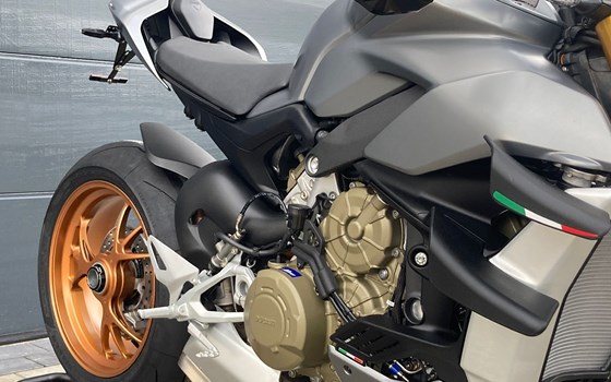 Umgebautes Motorrad Ducati Streetfighter V4 von Zweiradparadies Denk GmbH & Co. KG - Bild 4