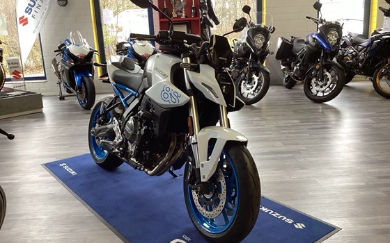 Umgebautes Motorrad Suzuki GSX-8S von Hertrampf Racing Emsbüren - Bild 2 Umgebautes Motorrad Suzuki GSX-8S von Hertrampf Racing Emsbüren - Bild 2