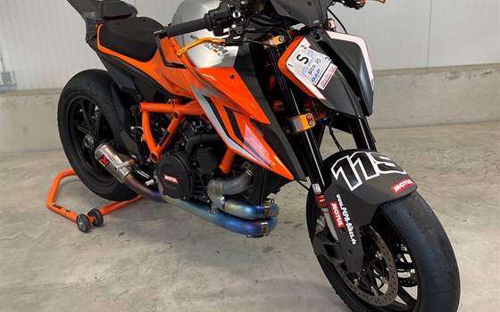 Umgebautes Motorrad KTM 1290 Super Duke R von PEPA-BIKES e.K. Inh. Martin Petzold - Bild 3 Umgebautes Motorrad KTM 1290 Super Duke R von PEPA-BIKES e.K. Inh. Martin Petzold - Bild 3