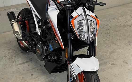 Umgebautes Motorrad KTM 125 Duke von PEPA-BIKES e.K. Inh. Martin Petzold - Bild 3 Umgebautes Motorrad KTM 125 Duke von PEPA-BIKES e.K. Inh. Martin Petzold - Bild 3