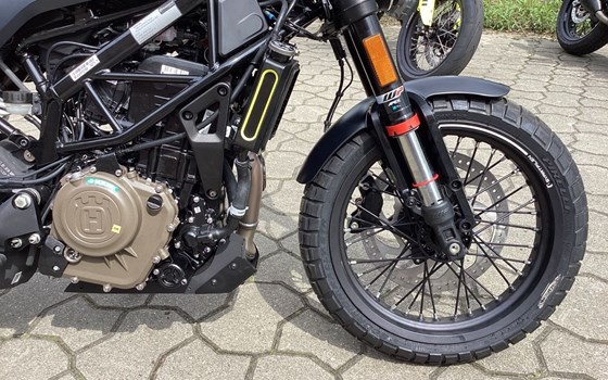 Umgebautes Motorrad Husqvarna Svartpilen 401 von Hertrampf Racing Emsbüren - Bild 10 Umgebautes Motorrad Husqvarna Svartpilen 401 von Hertrampf Racing Emsbüren - Bild 10