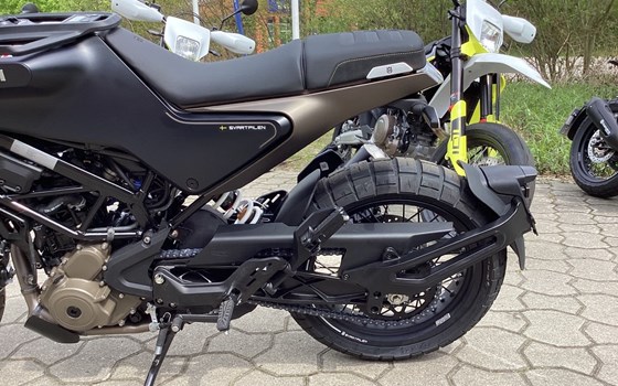 Umgebautes Motorrad Husqvarna Svartpilen 401 von Hertrampf Racing Emsbüren - Bild 6 Umgebautes Motorrad Husqvarna Svartpilen 401 von Hertrampf Racing Emsbüren - Bild 6