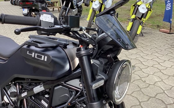Umgebautes Motorrad Husqvarna Svartpilen 401 von Hertrampf Racing Emsbüren - Bild 9 Umgebautes Motorrad Husqvarna Svartpilen 401 von Hertrampf Racing Emsbüren - Bild 9