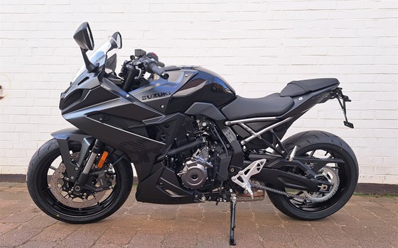 Umgebautes Motorrad Suzuki GSX-8R von D. Behre Motorräder & Service - Bild 1 Umgebautes Motorrad Suzuki GSX-8R von D. Behre Motorräder & Service - Bild 1