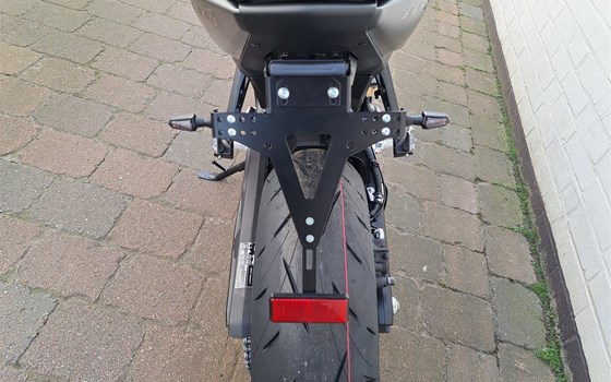 Umgebautes Motorrad Suzuki GSX-8R von D. Behre Motorräder & Service - Bild 2 Umgebautes Motorrad Suzuki GSX-8R von D. Behre Motorräder & Service - Bild 2