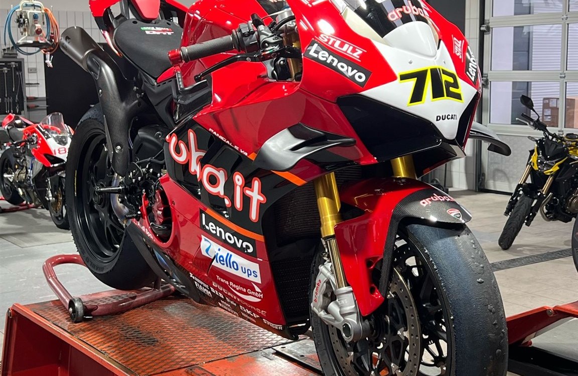 Customized motorcycle Ducati Panigale V4 S