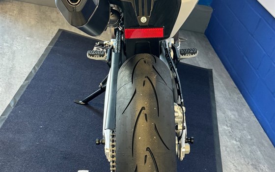 Umgebautes Motorrad Husqvarna 701 Supermoto von Motorrad-Molitor GmbH - Bild 4 Umgebautes Motorrad Husqvarna 701 Supermoto von Motorrad-Molitor GmbH - Bild 4