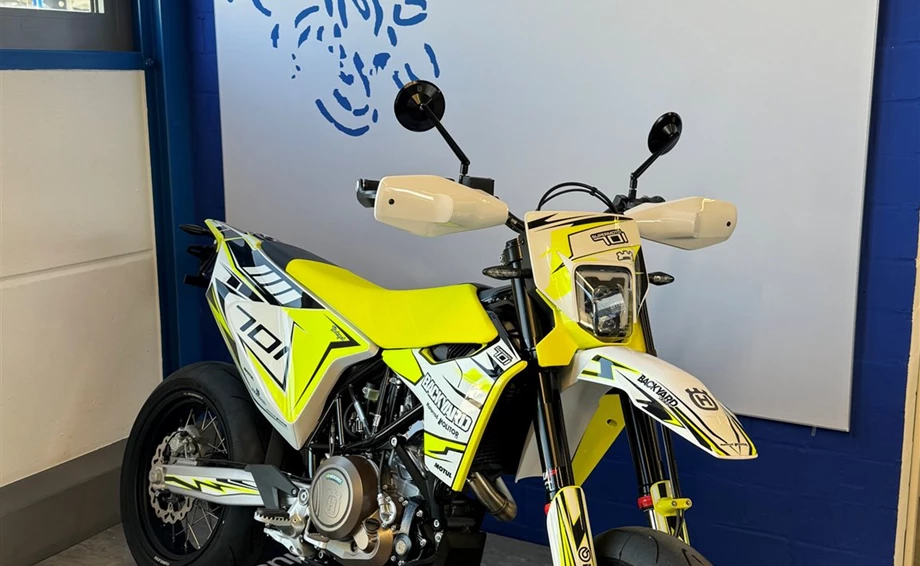 Umbgebautes Motorrad Husqvarna 701 Supermoto Bild 1: Umbgebautes Motorrad Husqvarna 701 Supermoto