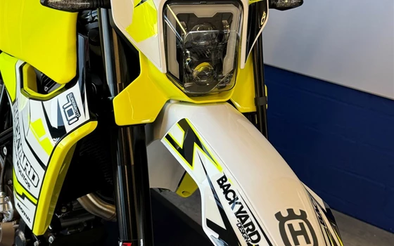 Umgebautes Motorrad Husqvarna 701 Supermoto von Motorrad-Molitor GmbH - Bild 3 Umgebautes Motorrad Husqvarna 701 Supermoto von Motorrad-Molitor GmbH - Bild 3