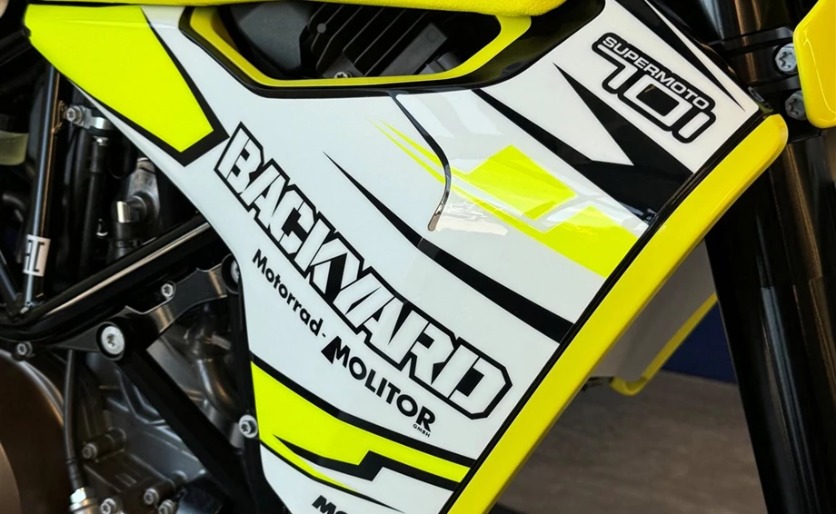 Umbgebautes Motorrad Husqvarna 701 Supermoto Bild 2: Umbgebautes Motorrad Husqvarna 701 Supermoto