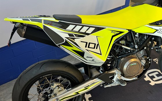Umgebautes Motorrad Husqvarna 701 Supermoto von Motorrad-Molitor GmbH - Bild 7 Umgebautes Motorrad Husqvarna 701 Supermoto von Motorrad-Molitor GmbH - Bild 7