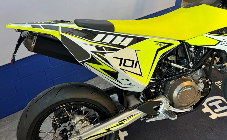 Umbgebautes Motorrad Husqvarna 701 Supermoto Bild 7: Umbgebautes Motorrad Husqvarna 701 Supermoto