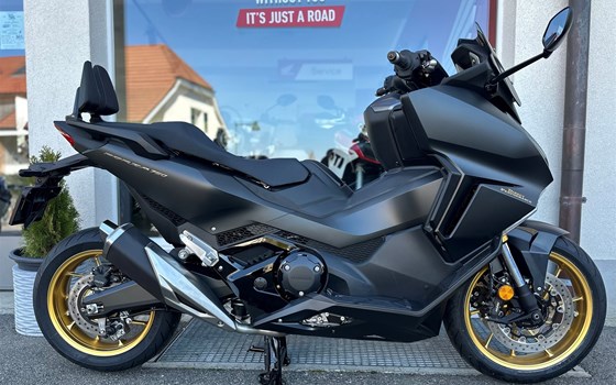 Umgebautes Motorrad Honda Forza 750 von Direct Performance - Bild 1 Umgebautes Motorrad Honda Forza 750 von Direct Performance - Bild 1