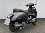 Umbgebautes Motorrad Vespa GTS 300 Super Tech