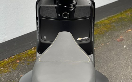 Umgebautes Motorrad Vespa GTS 300 Super Tech von Motorrad Reinhardt GmbH - Bild 10 Umgebautes Motorrad Vespa GTS 300 Super Tech von Motorrad Reinhardt GmbH - Bild 10