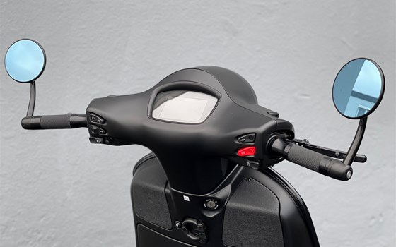 Umgebautes Motorrad Vespa GTS 300 Super Tech von Motorrad Reinhardt GmbH - Bild 11 Umgebautes Motorrad Vespa GTS 300 Super Tech von Motorrad Reinhardt GmbH - Bild 11