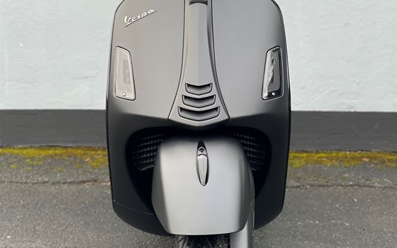 Umgebautes Motorrad Vespa GTS 300 Super Tech von Motorrad Reinhardt GmbH - Bild 13 Umgebautes Motorrad Vespa GTS 300 Super Tech von Motorrad Reinhardt GmbH - Bild 13