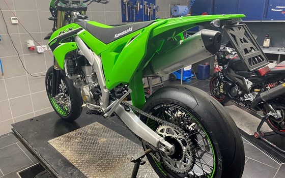 Umgebautes Motorrad Kawasaki KX 450 von Bikers-Euroshop - Bild 5 Umgebautes Motorrad Kawasaki KX 450 von Bikers-Euroshop - Bild 5