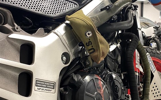 Umgebautes Motorrad Honda VFR 750 von user1283855 - Bild 5 Umgebautes Motorrad Honda VFR 750 von user1283855 - Bild 5